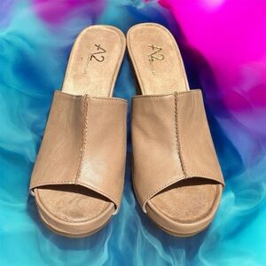 New A2 By Aerosoles Heart Plush Tan Vegan Leather Wedge Slide Sandals Woman's 8